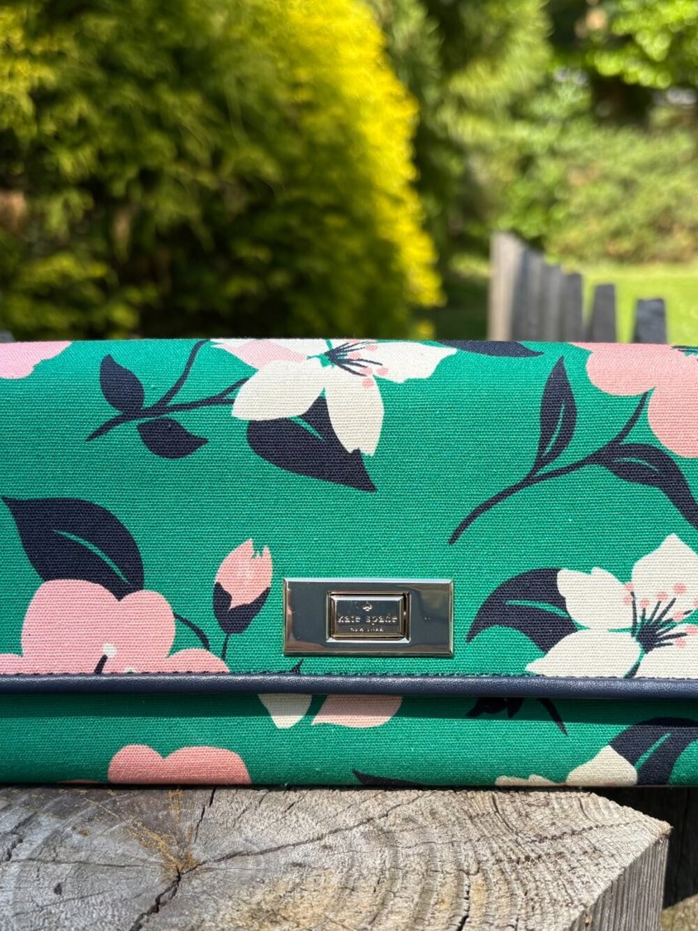 Kate Spade Lucia Lily Blooms Large Slim Flap Wallet 🌸